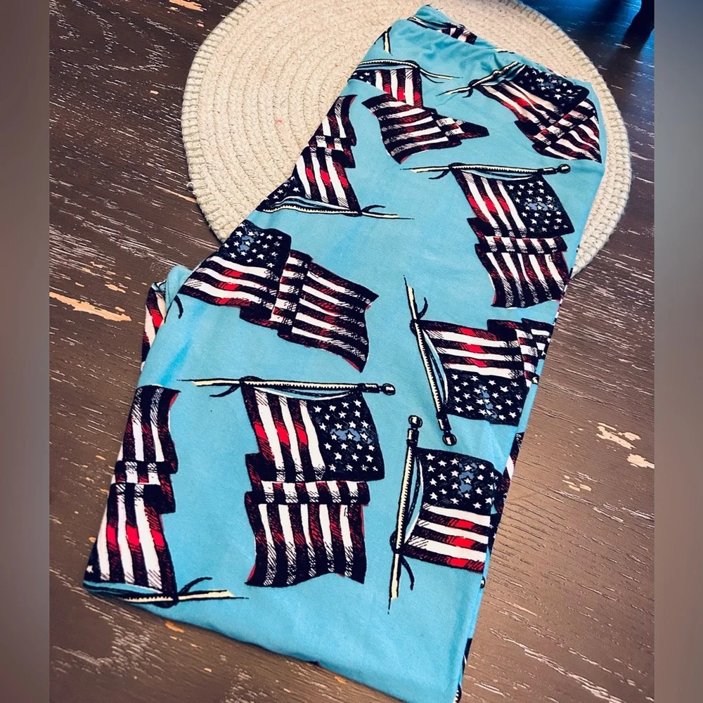 Super fun pair of LuLaRoe TC 4th of July leggings.🇺🇸 In excellent condition. - Picture 1 of 2
